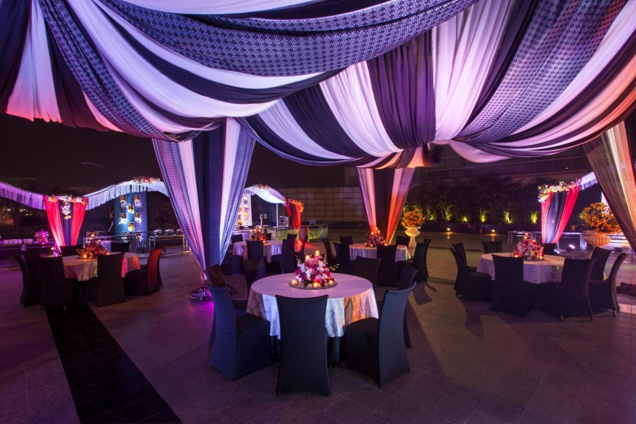 Crowne Plaza New Delhi Rohini By Ihg Hotel Exterior photo