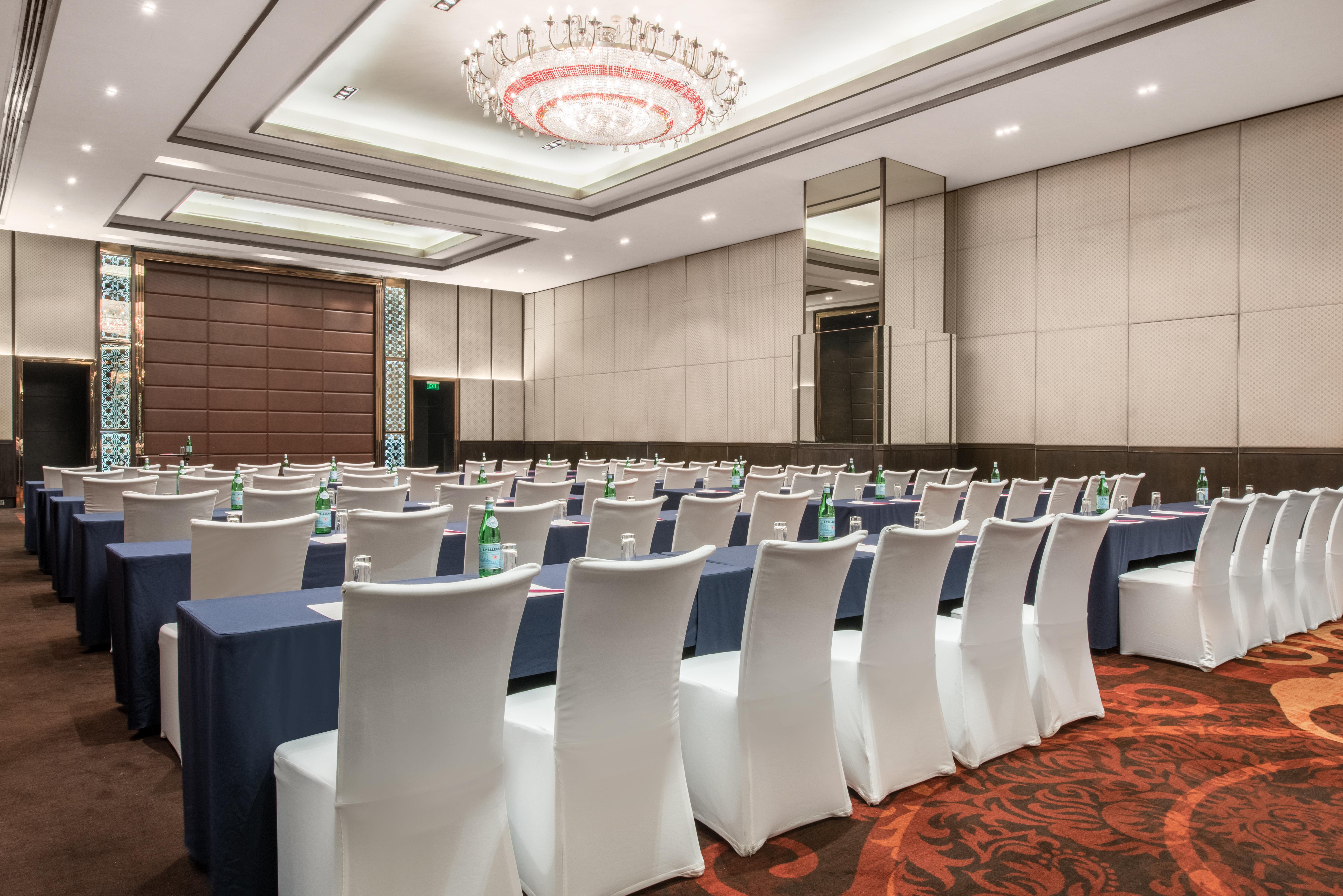 Crowne Plaza New Delhi Rohini By Ihg Hotel Exterior photo