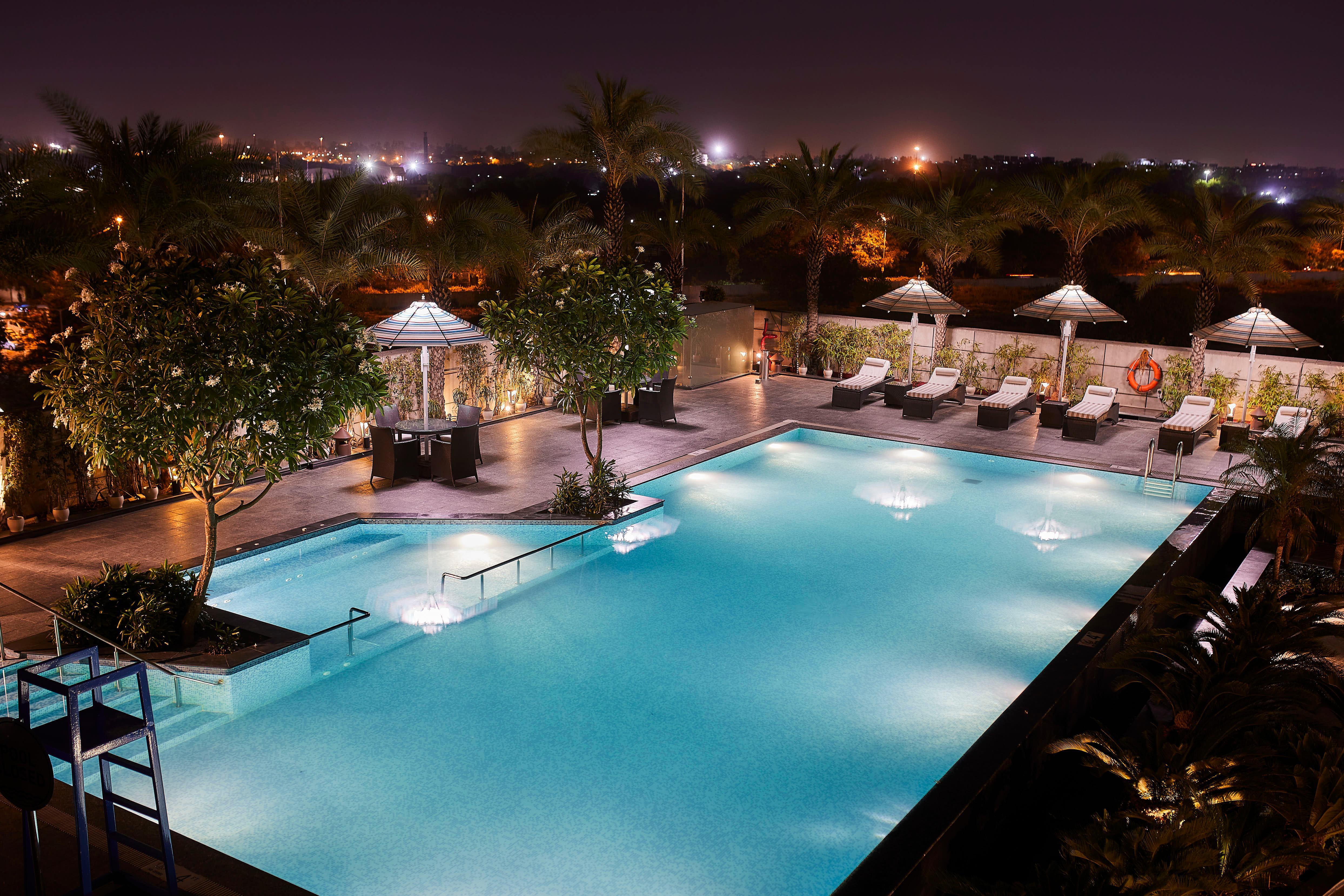 Crowne Plaza New Delhi Rohini By Ihg Hotel Exterior photo