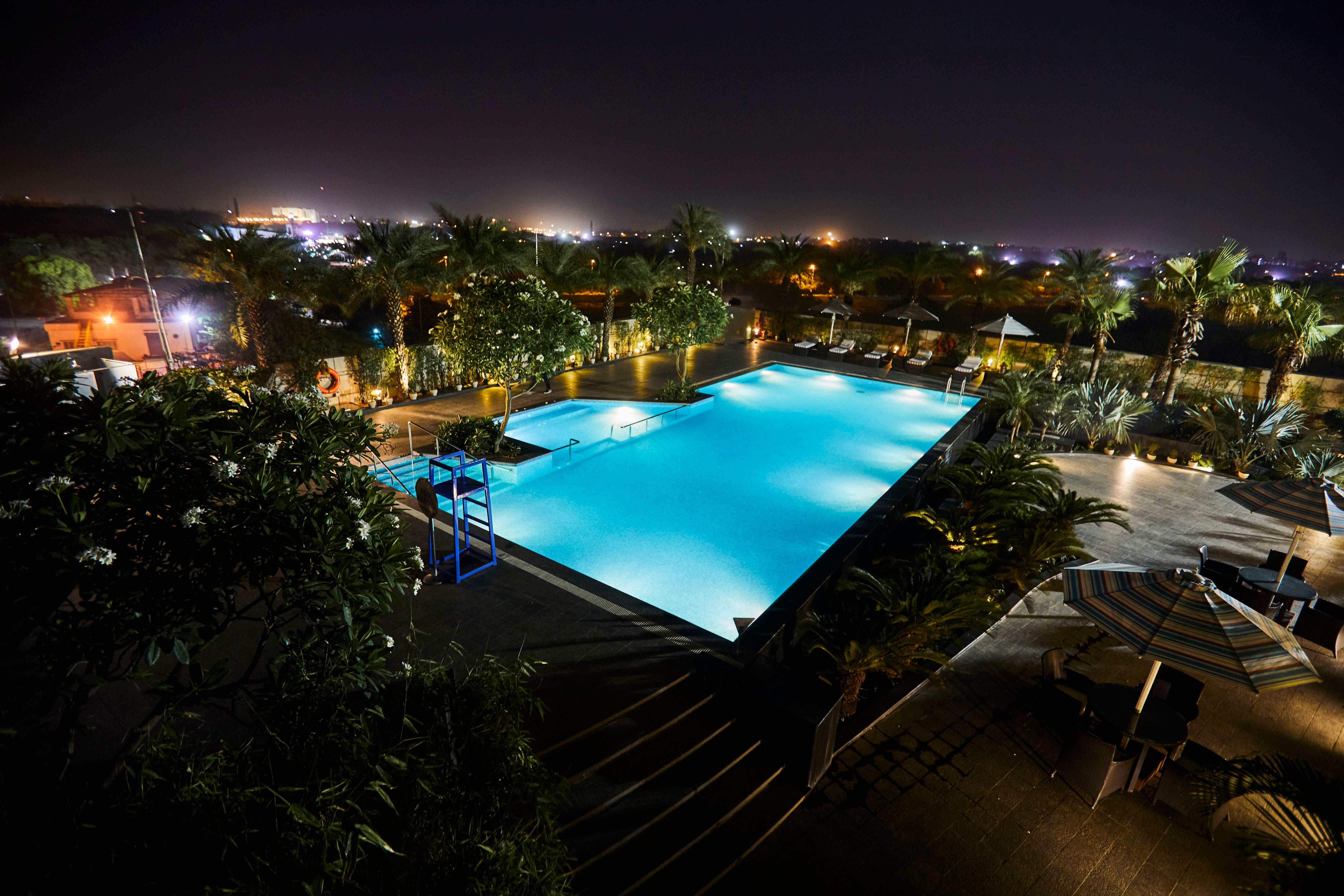 Crowne Plaza New Delhi Rohini By Ihg Hotel Exterior photo
