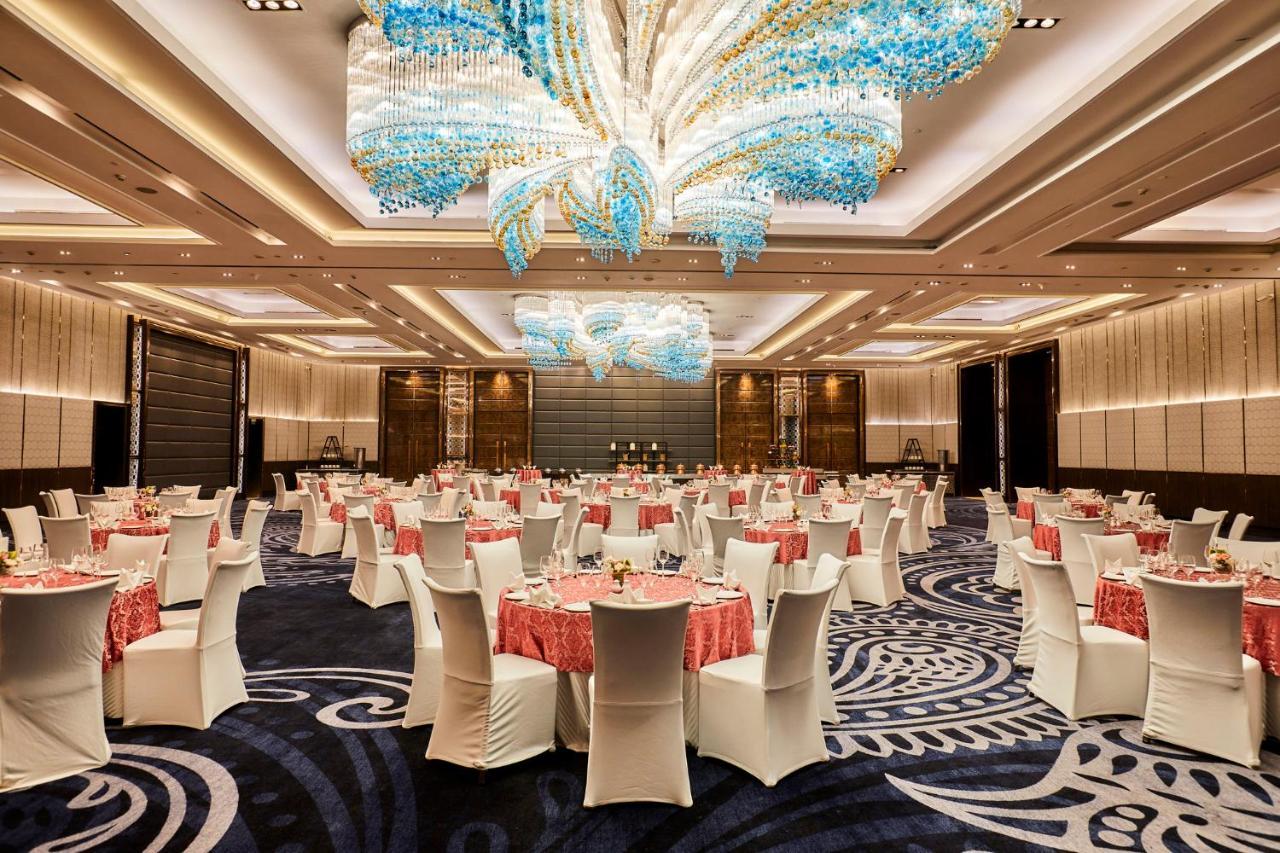 Crowne Plaza New Delhi Rohini By Ihg Hotel Exterior photo
