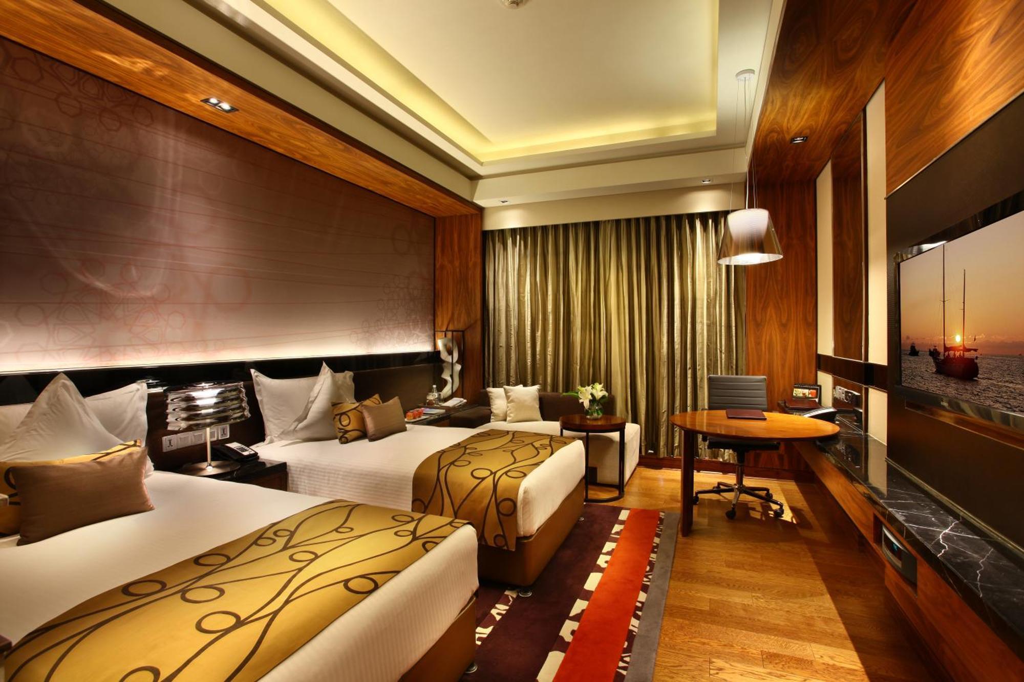 Crowne Plaza New Delhi Rohini By Ihg Hotel Exterior photo
